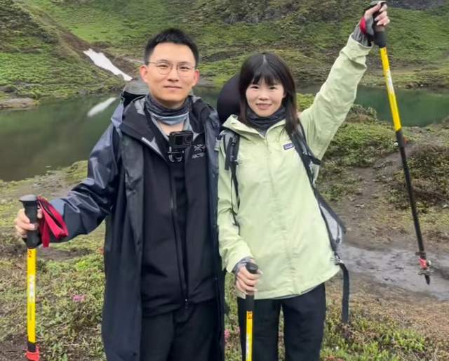 孙悦带弟弟孙卓云南游,孙卓近照帅气十足,与山东生活截然不同