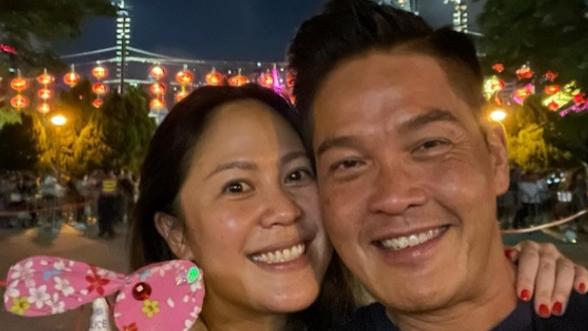 痛心！主持人郑启泰腹泻晕倒离世，结婚仅2天，妻子悲痛发文悼念