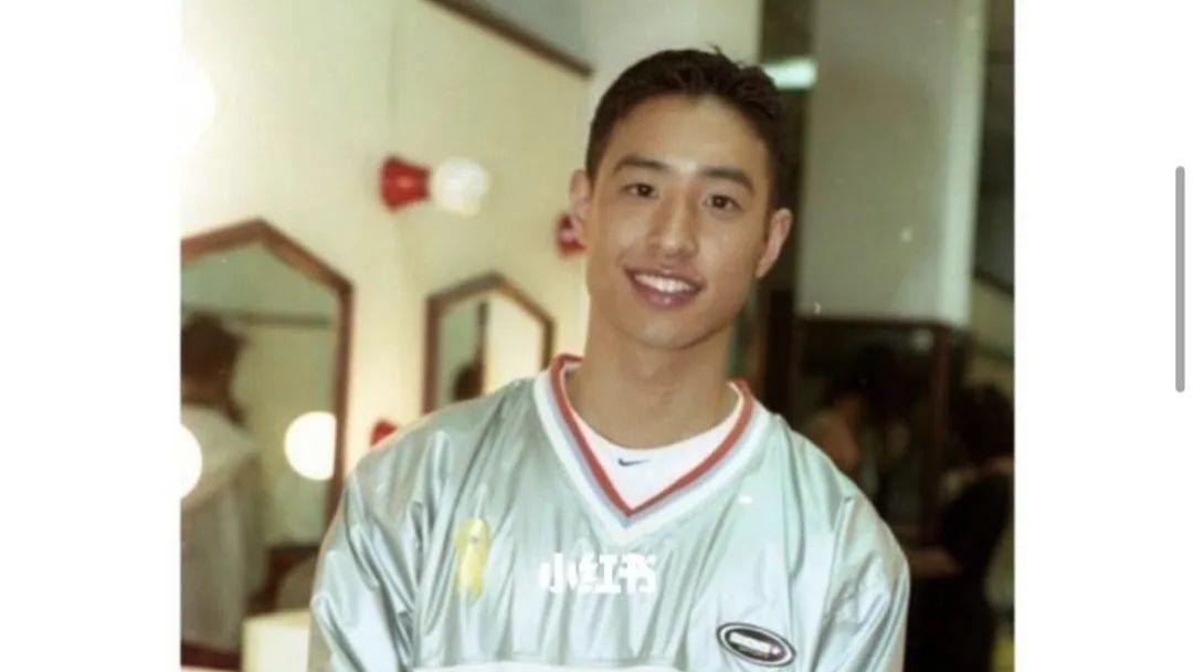 44岁潘玮柏中年发福，晒19岁时期帅照被罗志祥嘲讽：你就继续吃吧