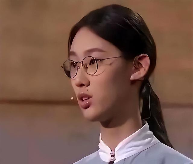 事实证明,消失多年的清华才女武亦姝,证实了董卿说的是教育真理