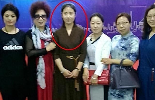 她长得漂亮被赵本山看中,却因“潜规则”被雪藏,如今38岁怎样了