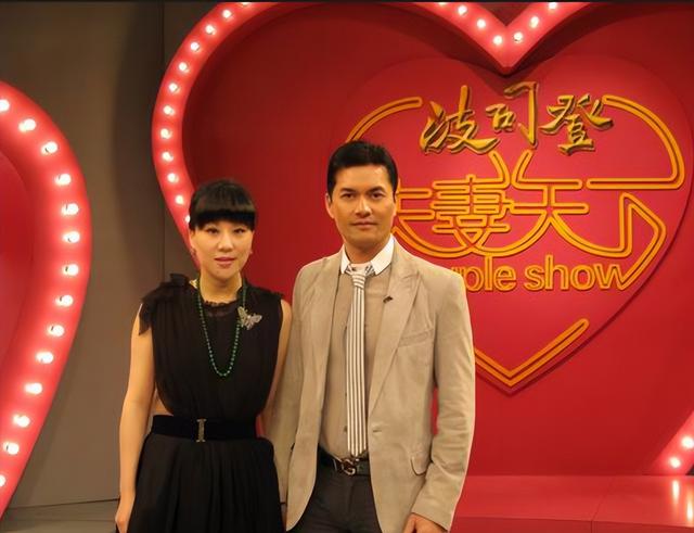 69岁吕良伟和54岁老婆杨小娟同框完全看不出年龄差,真的很会保养