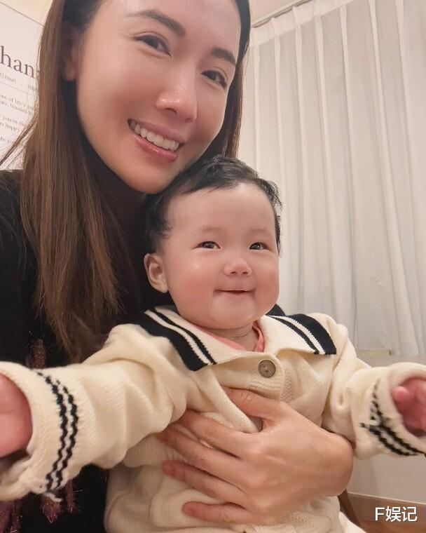 李施嬅宣布与恋爱8年的未婚夫分手 两人4年前订婚但一直没搞婚礼