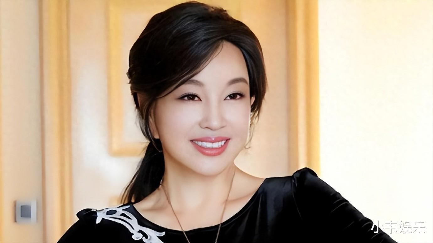 刘晓庆风波再起!警方介入,小20岁前男友报警,聊天记录被扒