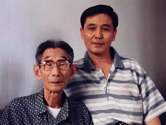 相声界代拉师弟成风,连赵津生都代师收徒,观众质问还嫌不够乱?