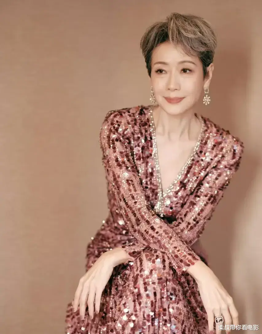 61岁叶童,被丈夫多次背叛,却不离婚,如今活出世人羡慕的样子