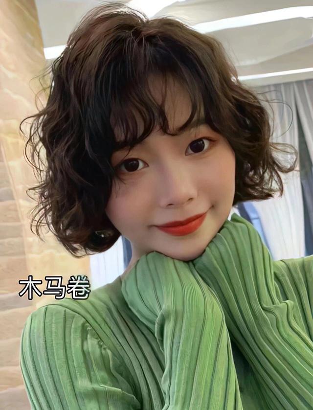 从芭比卷到羊毛卷：2024短发烫发合集，哪款是你的菜？