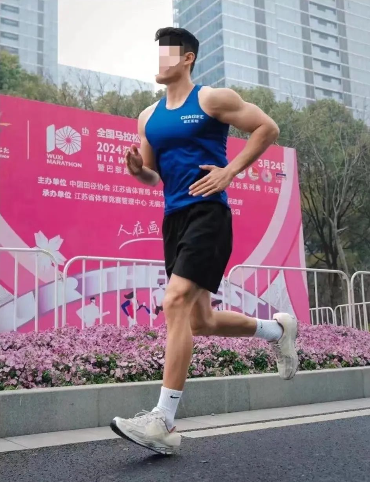 百万网红无锡马拉松摆拍被揭穿，跑友：别再秀下限了！