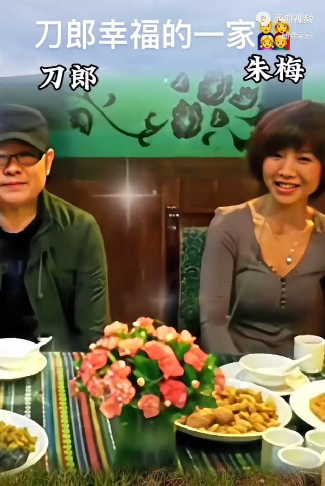 刀郎一家罕见露面:和美丽的老婆、女儿、外孙在一起好幸福