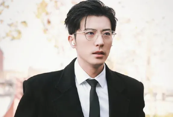 “出轨门”2年后,他高调宣布复出,全网骂声一片:谁给你的脸?