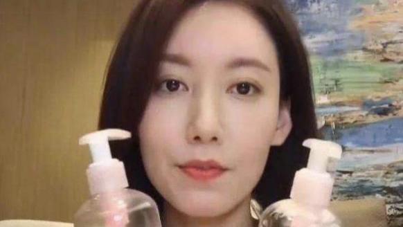 李佳琦随手一晒的国货洗发水，用完可3天不洗头，高露：我用了8年