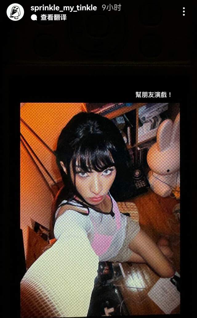 伊能静22岁儿子再穿女装,青春时尚又火辣,五官秀气比女生还美