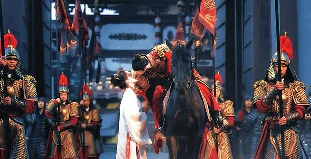 《九重紫》孟子义妈妈火了,客串宾客美貌惊艳,还夸李昀锐爱干净