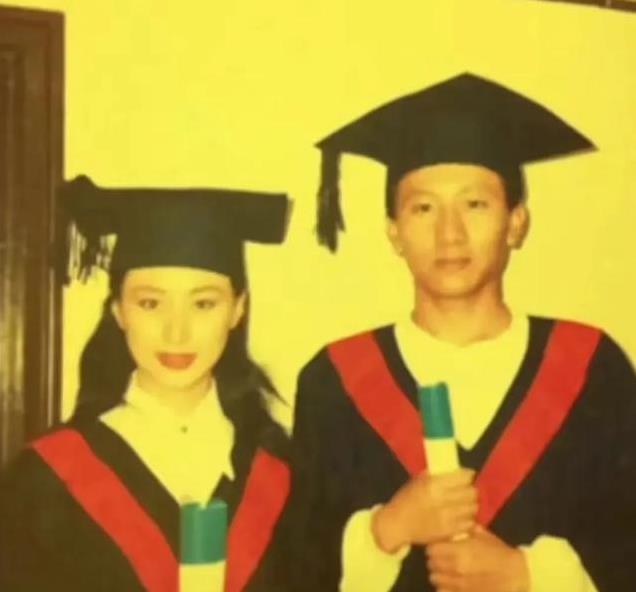 天啊，才知道这俩居然是夫妻！结婚22年还这么甜蜜，羡慕死人！