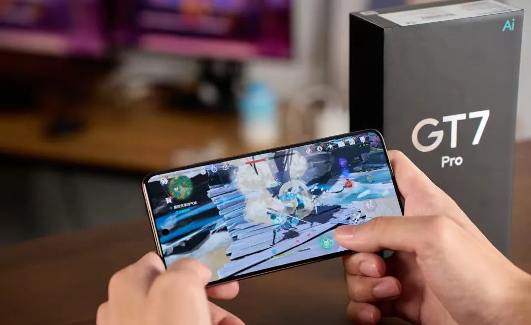 realme搭載驍龍8至尊版僅3699元，還有120倍變焦、超聲波指紋