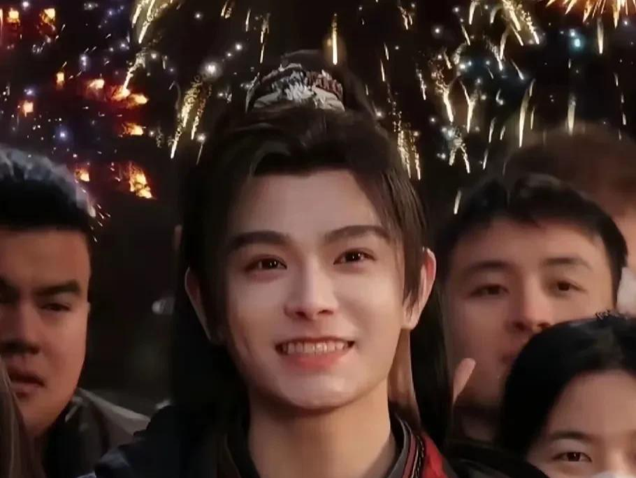 这哥们怎么越扒越惨？别人一扒都是猛料，他一扒全是苦料