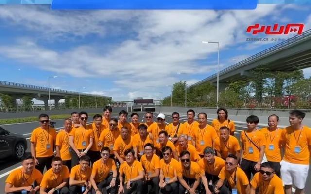 笑不活了,多位香港明星抢先体验深中通道,评论区太精彩了