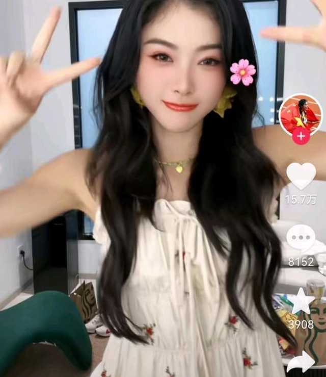 没有密不透风的墙，原来她就是吴艳妮的妈妈，难怪女儿这么“狂”