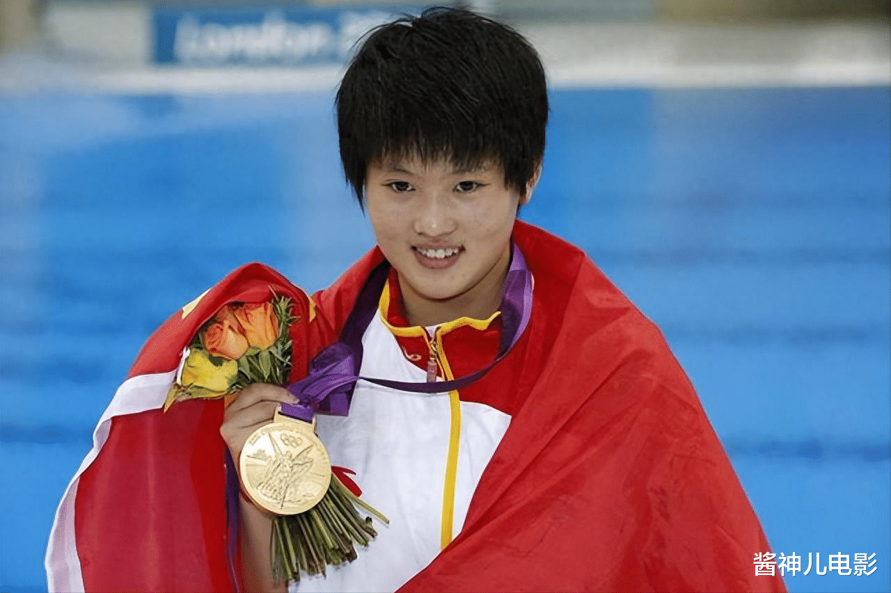 3岁被弃舅舅抚养长大,手握22块金牌却拒嫁豪门,比郭晶晶还狠