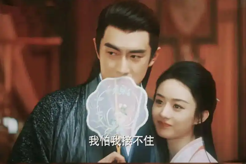 赵丽颖爆了!人民日报海外版点名,她这次连幕后都玩明白了?