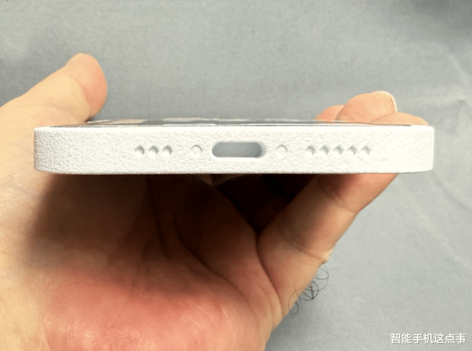 iPhone SE4机模上手出炉:直角边框+单摄设计,酷似iPhone14!