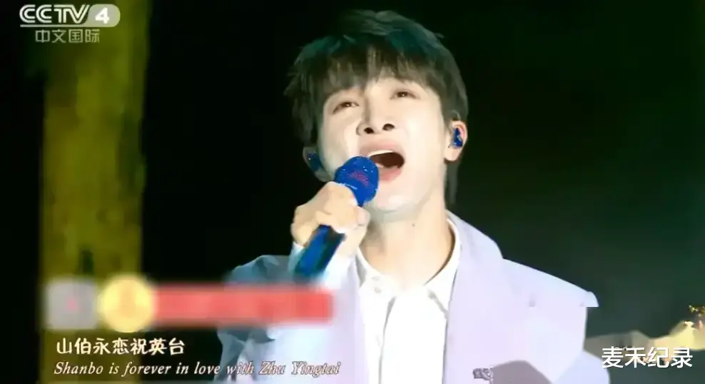 绝了!央视中秋晚会封神,刘涛雪肤花貌,金晨美艳,唐嫣长发美翻