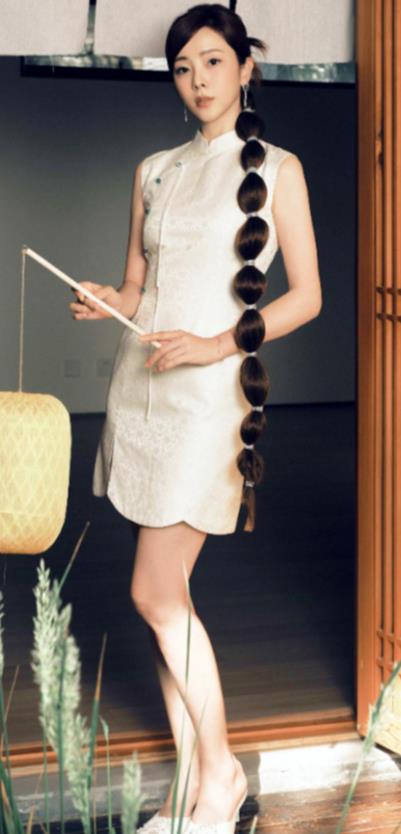 央视主持人李思思近照曝光,身材发福、膀大腰圆,满脸“富态像”