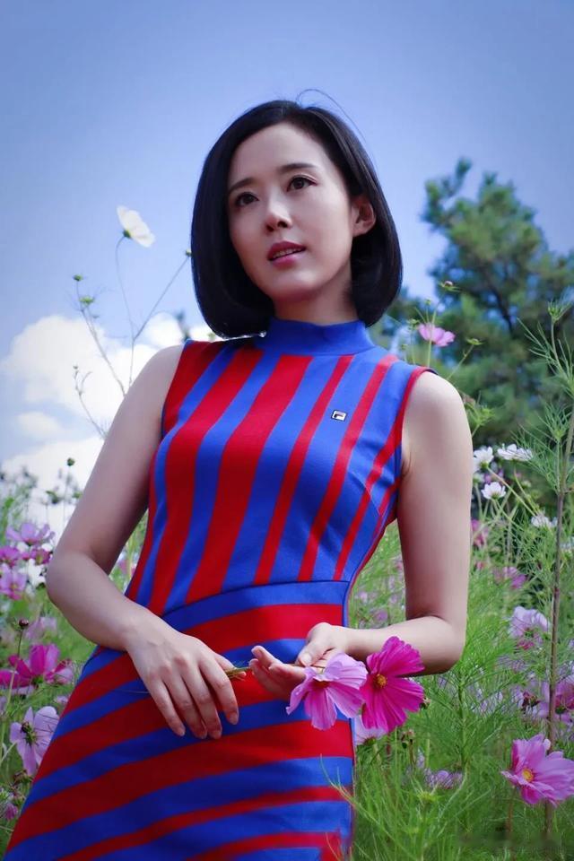 颜丹晨:知性高雅，端庄大方，妩媚多姿