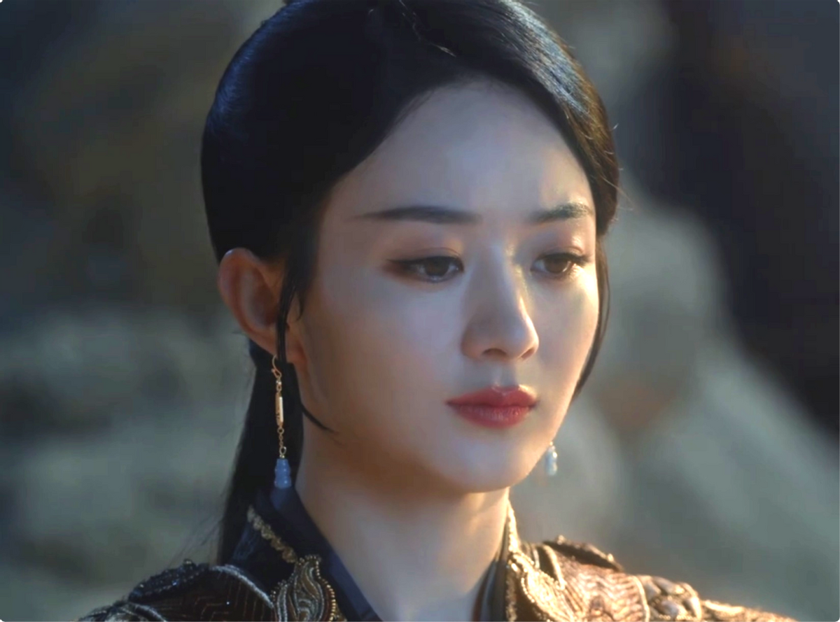 当36岁赵丽颖和43岁董洁站在一起，我才明白什么叫气质和骨相