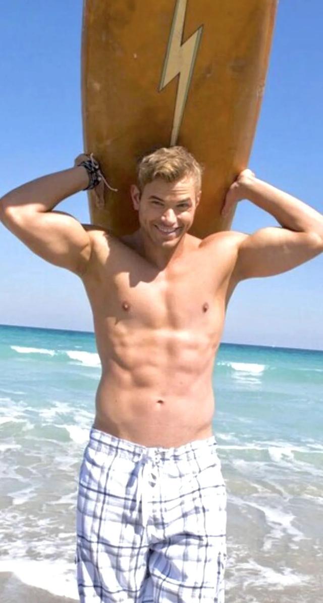 《暮光之城》里的他居然那么老了,年轻时可是神颜啊!