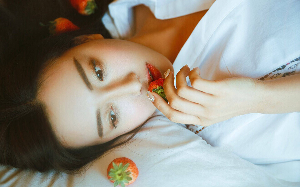 重生后，闺蜜抢先救下我的富二代老公。可她并不知道，他是个家暴男