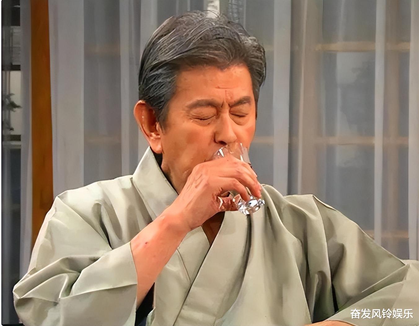 陪伴妻子40年,83岁弥留之际另娶初恋,他称“我一直想这样做”