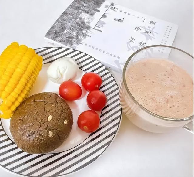 51岁女子腿疼以为劳累过度,半年后去世,医生叹气:很多人不在意