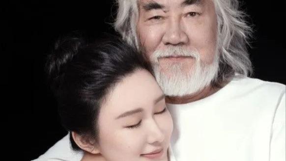 72岁张纪中老当益壮，42岁娇妻怀四胎，网友：他们真的是饿了