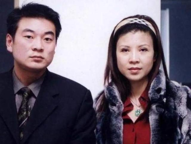 她9次登上春晚,被老外骗走3000万,40岁嫁小13岁男友,如今怎样