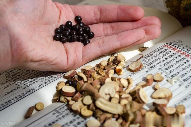 中医“止汗”常用方：20岁用玉屏风，40岁用参苓，60岁用知柏