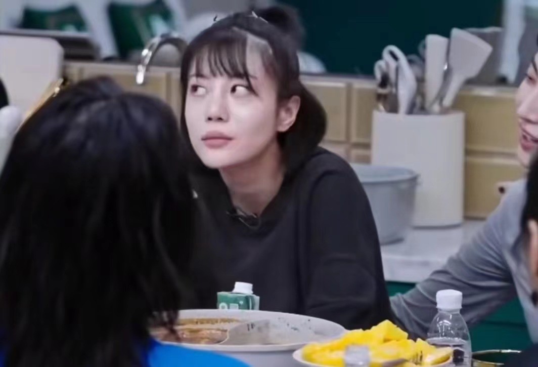 想靠《浪姐5》翻红却一轮游，“资本弃子”李溪芮，到底做错了什么