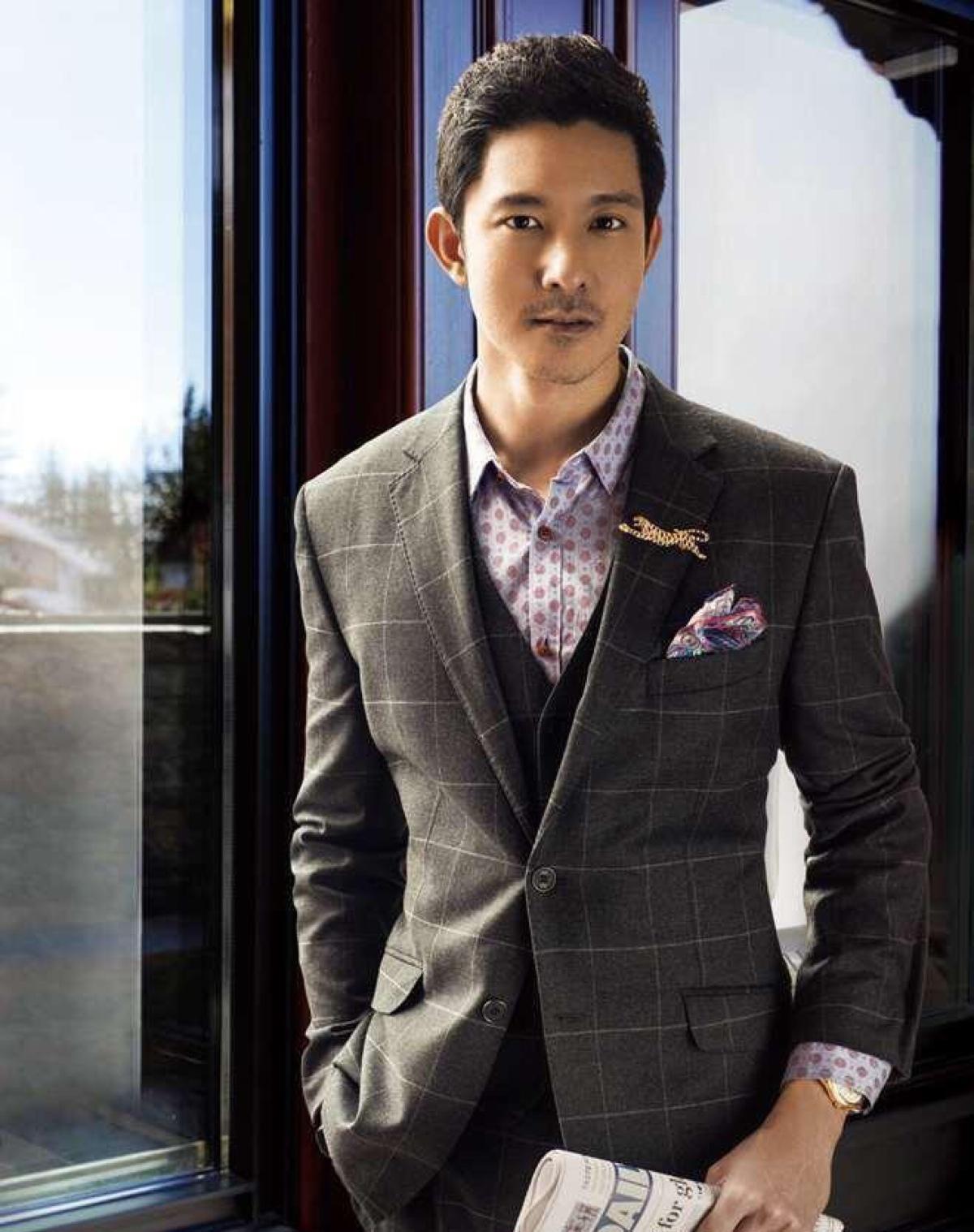 尖嘴猴腮别硬演富豪角色，几位男明星，站在那就是“人间富贵竹”