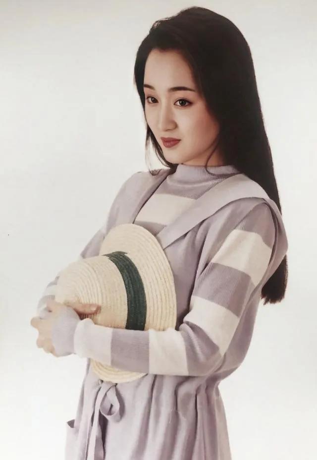 过气明星有多惨？农村走穴，摆摊还债，而他哭穷：卡里只剩100万