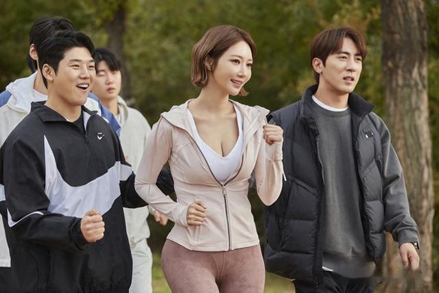 韩国女演员高俊熙解锁SNL，开场就很火热