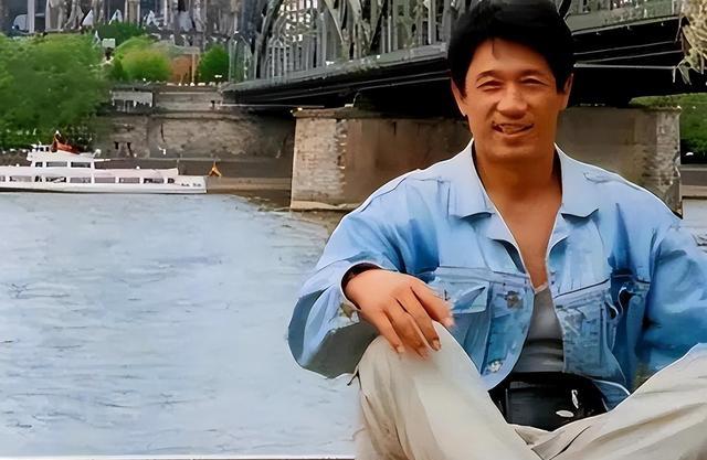 演员石凉:当过主持人也做过演员,经历两段婚姻,如今过得很幸福