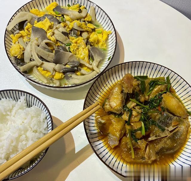 广东32岁女子晒离婚后一人食晚餐，在朋友圈火了，网友：过于真实