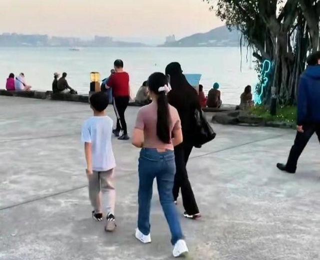 汪小菲家的保姆更新动态，大S如今可能陷入了进退两难的境地