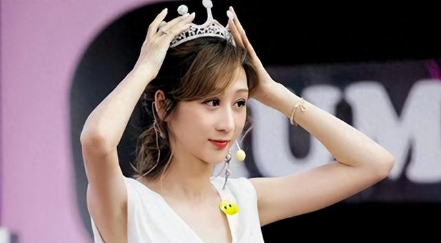 5年剖4胎从不坐月子,被丈夫评“只会生娃”,如今38岁她老的像68