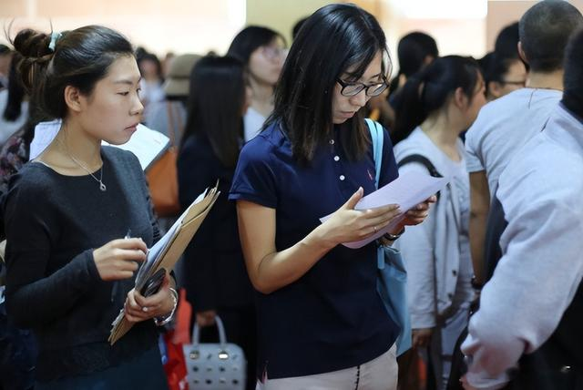 现在的大学生毕业后，为何连工作都找不到？主要还是这3个原因