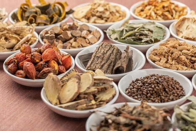 大腿根潮湿 异味重？中医一招:先六君子 再二妙 彻底斩断湿热之源！