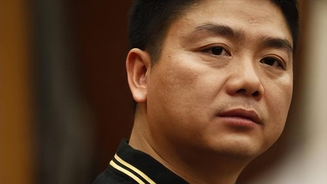 刘强东携娇妻章泽天现身巴黎奥运会,气场强大,8岁女儿身高瞩目