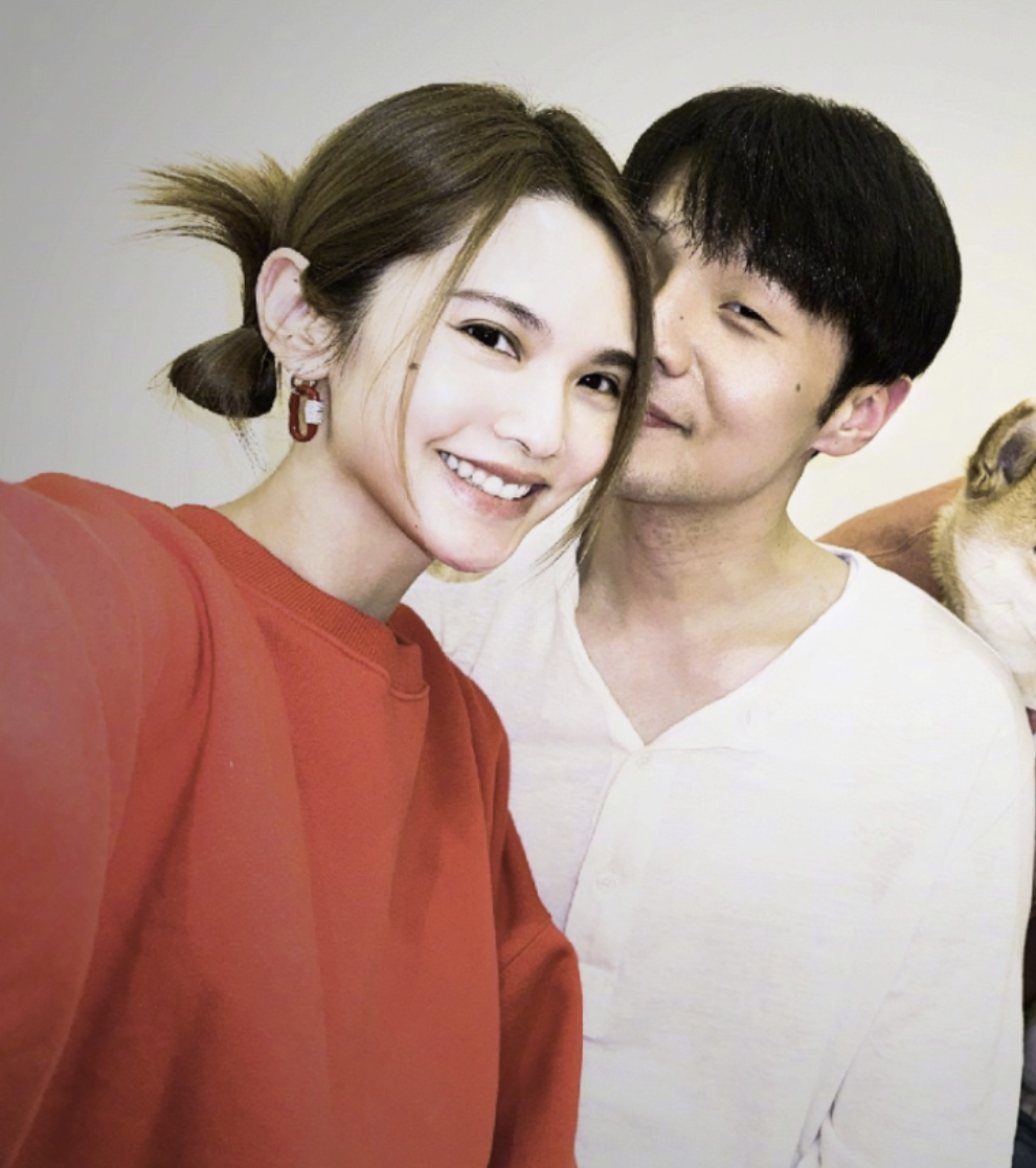 李荣浩随妻回娘家，连续10年为爱妻庆生，杨丞琳40岁仍无生子计划