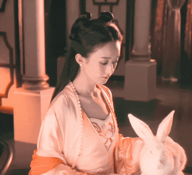 都是扮演嫦娥,鞠婧祎和赵丽颖、迪丽热巴对比,差距不是一点半点