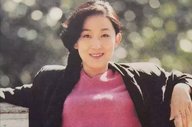 一生不婚未育，翡翠收藏大佬，“窒息恶妈”陈瑾的一生有多强悍！